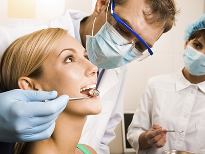 Клинике СИБИРЬ требуется стоматолог терапевт-хирург